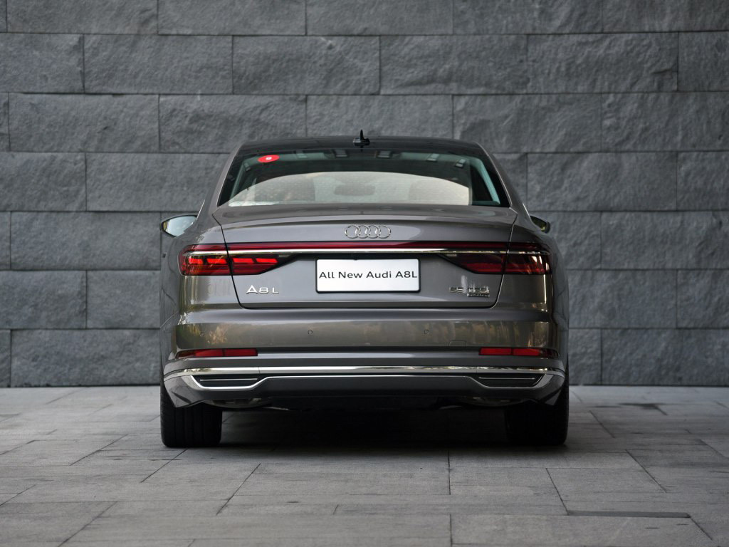 奥迪a82018款 a8l 55 tfsi quattro豪华型