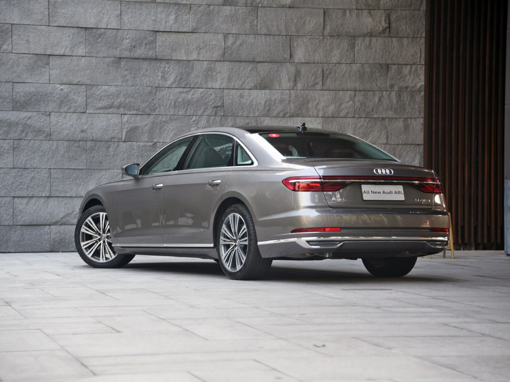 奥迪a82018款 a8l 55 tfsi quattro豪华型
