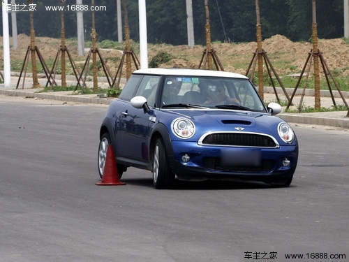 这个小子有点“暴”！测试MINI COOPER S