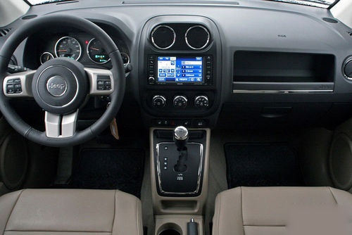 Jeep吉普指南者 2011款 2.4豪华导航版