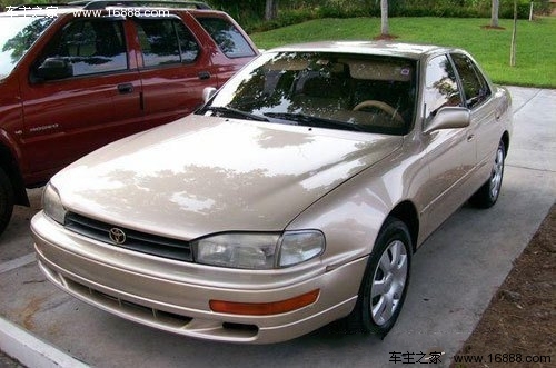 1994年丰田出品了代号v40的第四代camry,此车整车外形修长而饱满,动力