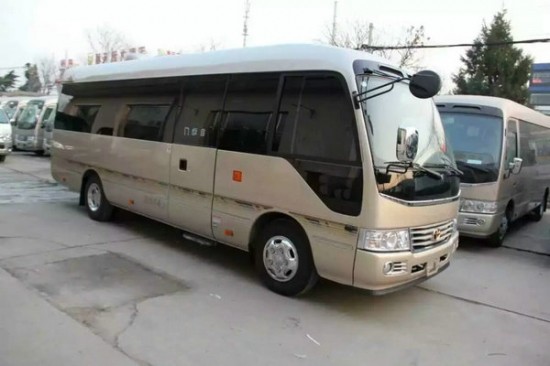 一汽丰田柯斯达商务车12座全隔断内饰展示图