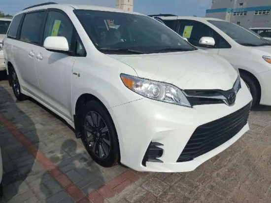 18款丰田塞纳全家出行旅游的必选商务车型!