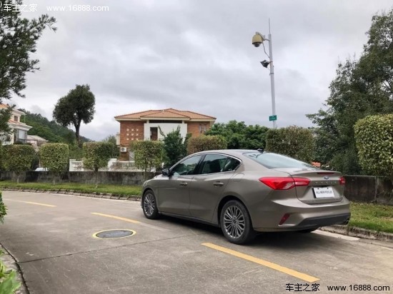 福克斯2019款三厢Ecoboost 180自动锋耀型