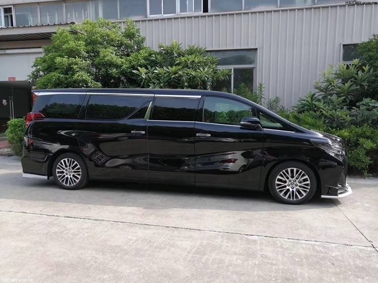 2019款丰田埃尔法加长版 内饰时尚温馨