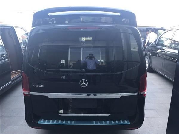 奔驰V260七座：商务出行新巅峰深度揭秘