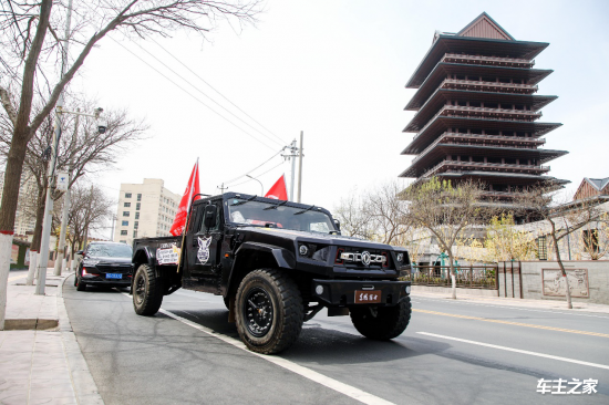 第1次见到新款东风猛士越野车,可以说给人一种非常霸气的感觉,作为