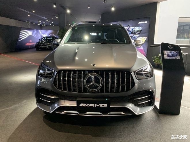 观方面:2020款奔驰amg gle53采用amg垂瀑式赛车格栅 amg gle 53