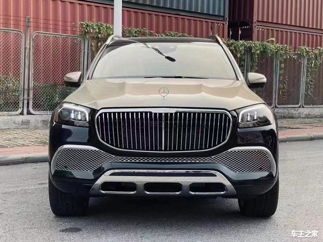 21款奔驰迈巴赫gls600典藏版外观黑金双拼内饰红米尊贵奢华