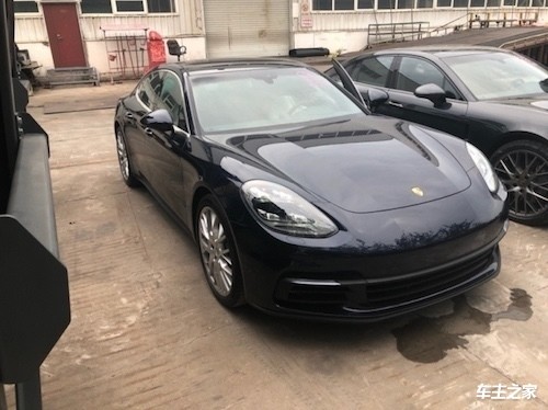 9t后备箱也是panamera(配置|询价)sport turismo的一大亮点,在配备四