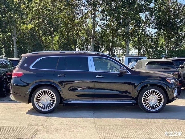 迈巴赫gls600双拼色云南配置价格2022款平行进口版起售价格270万