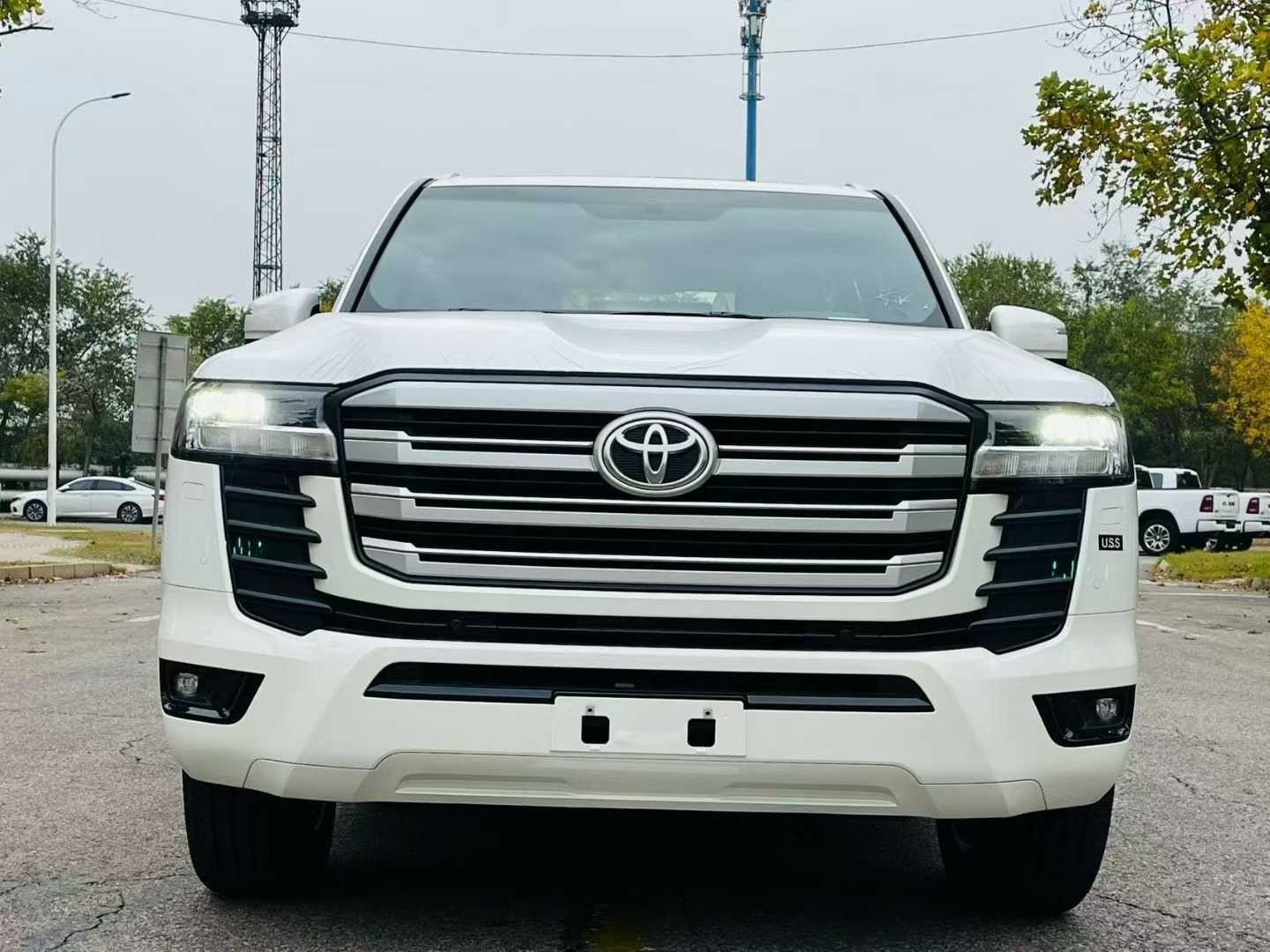 兰德酷路泽中东版 全部在售 2026款 2025款 2024款 2023款 2022款 2021款酷路泽陆地巡洋舰 包牌 包税价86万起