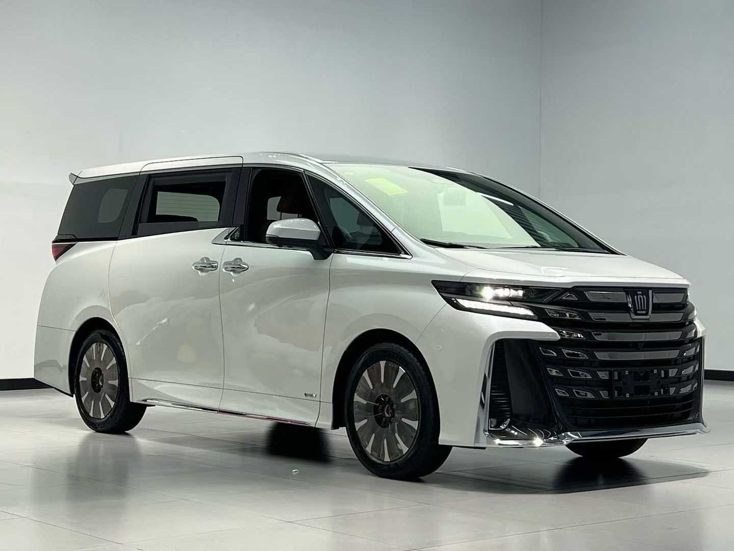 2024款皇冠威尔法现车 丰田威尔法价格