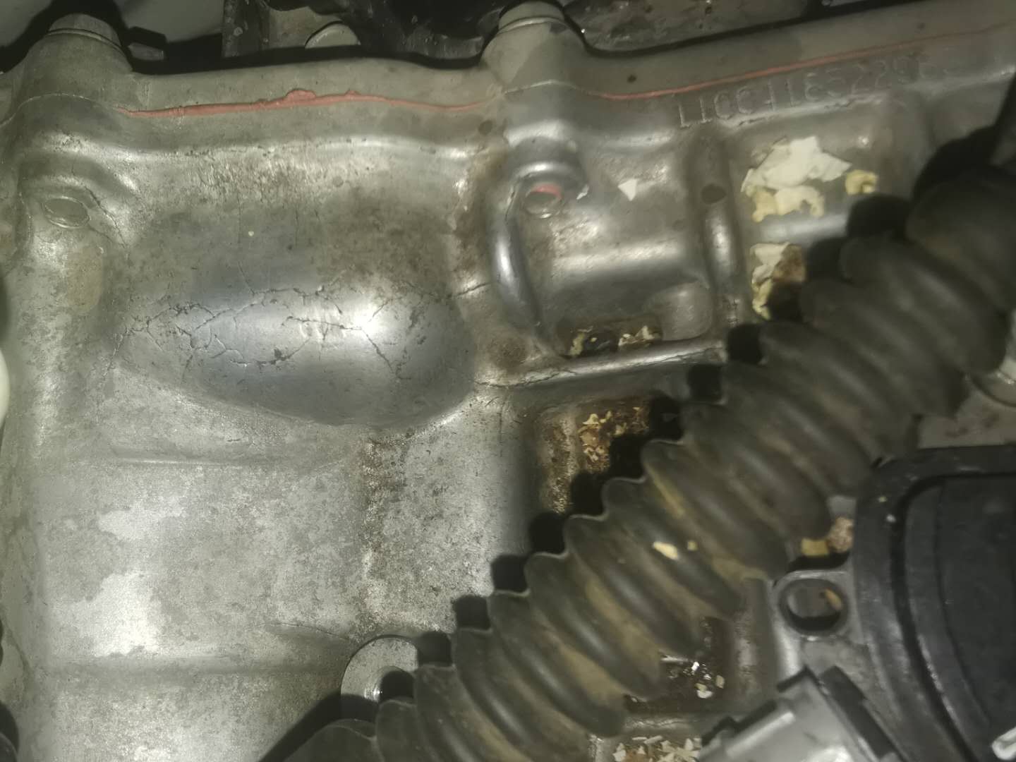 变速箱外壳开裂,才开了2年不到,悲剧,号称开不坏丰田,很失望.