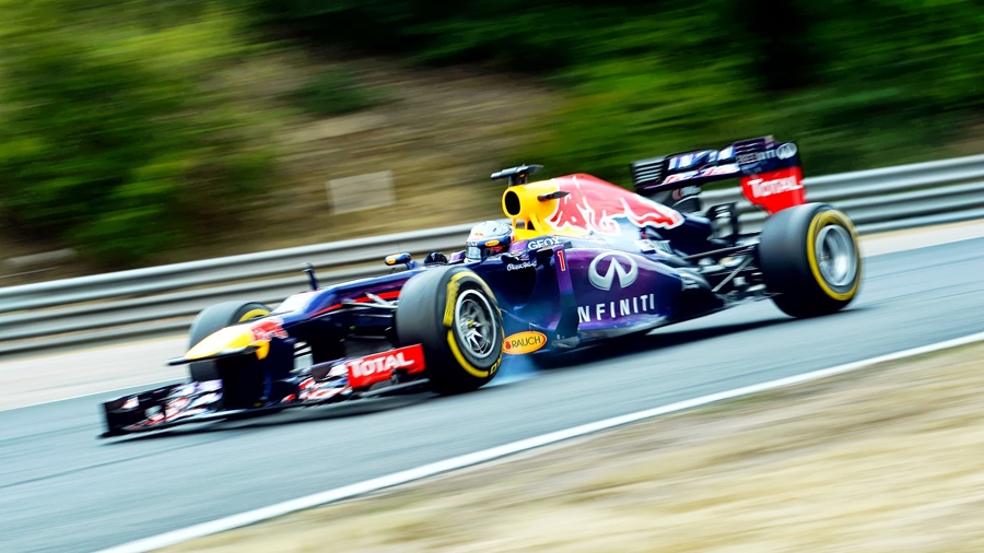 叱咤风云 红牛rb9赛车