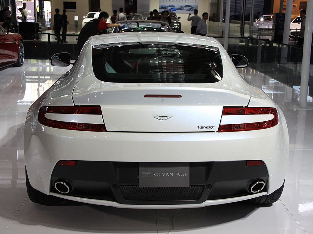 V8 Vantage