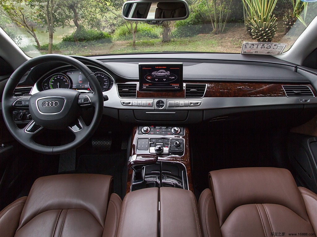 奥迪a8内饰前排