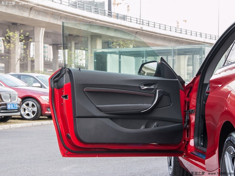  宝马2系 2018款 220i 敞篷轿跑车 运动设计套装