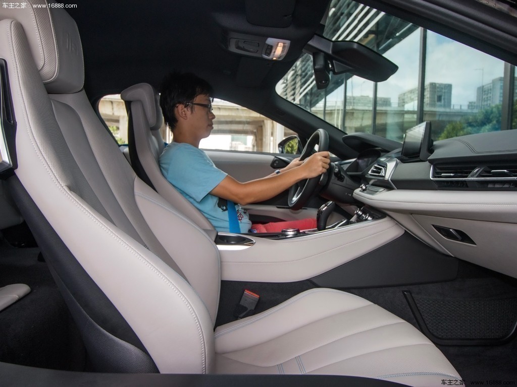 宝马i82014款 高配型