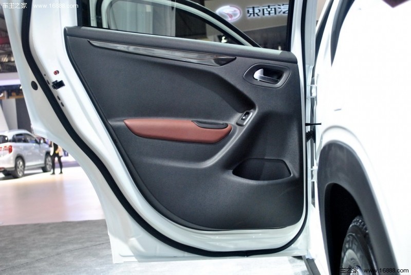 雪铁龙C3-XR2014款基本型