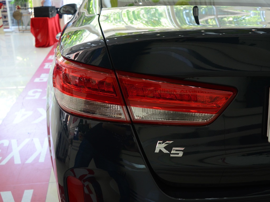 起亚K5 2016款 2.0L hybrid LUX