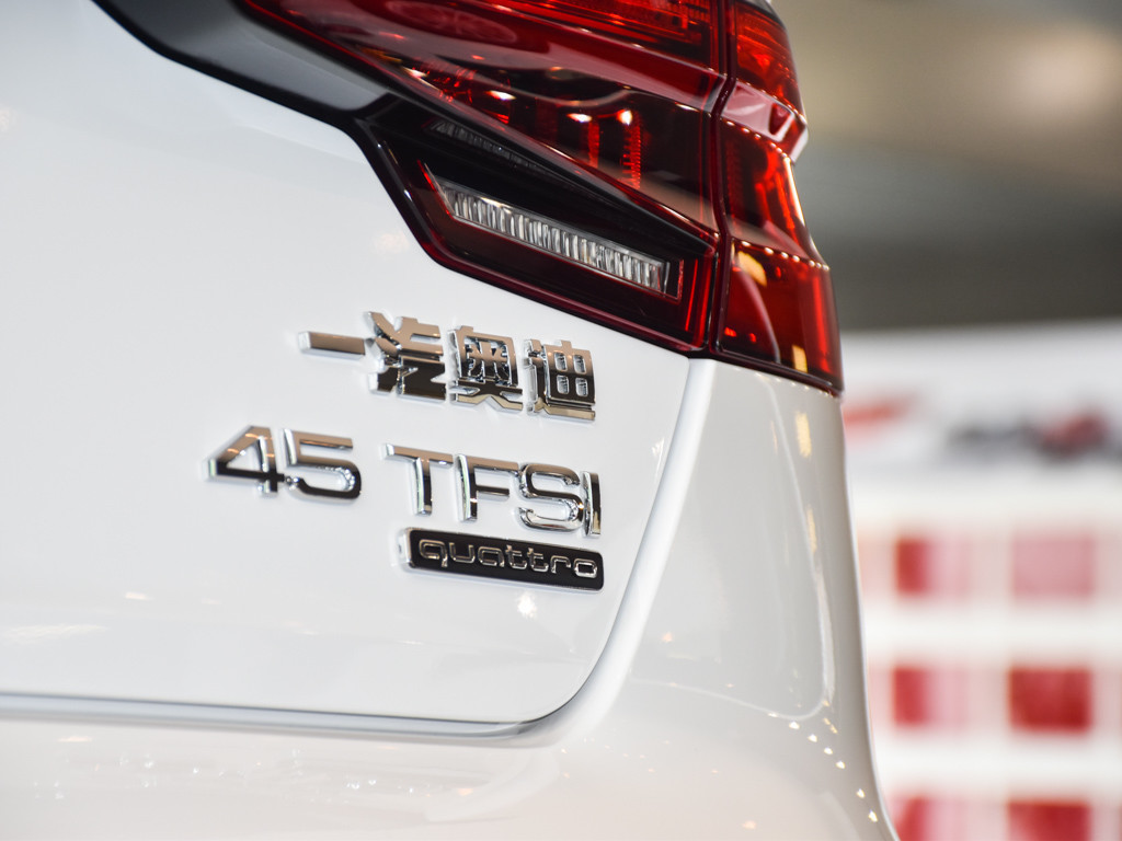 奥迪A4L 2017款 45 TFSI quattro 风尚型