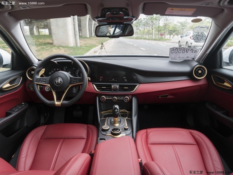  Giulia 2017款 2.0T 200HP 豪华版
