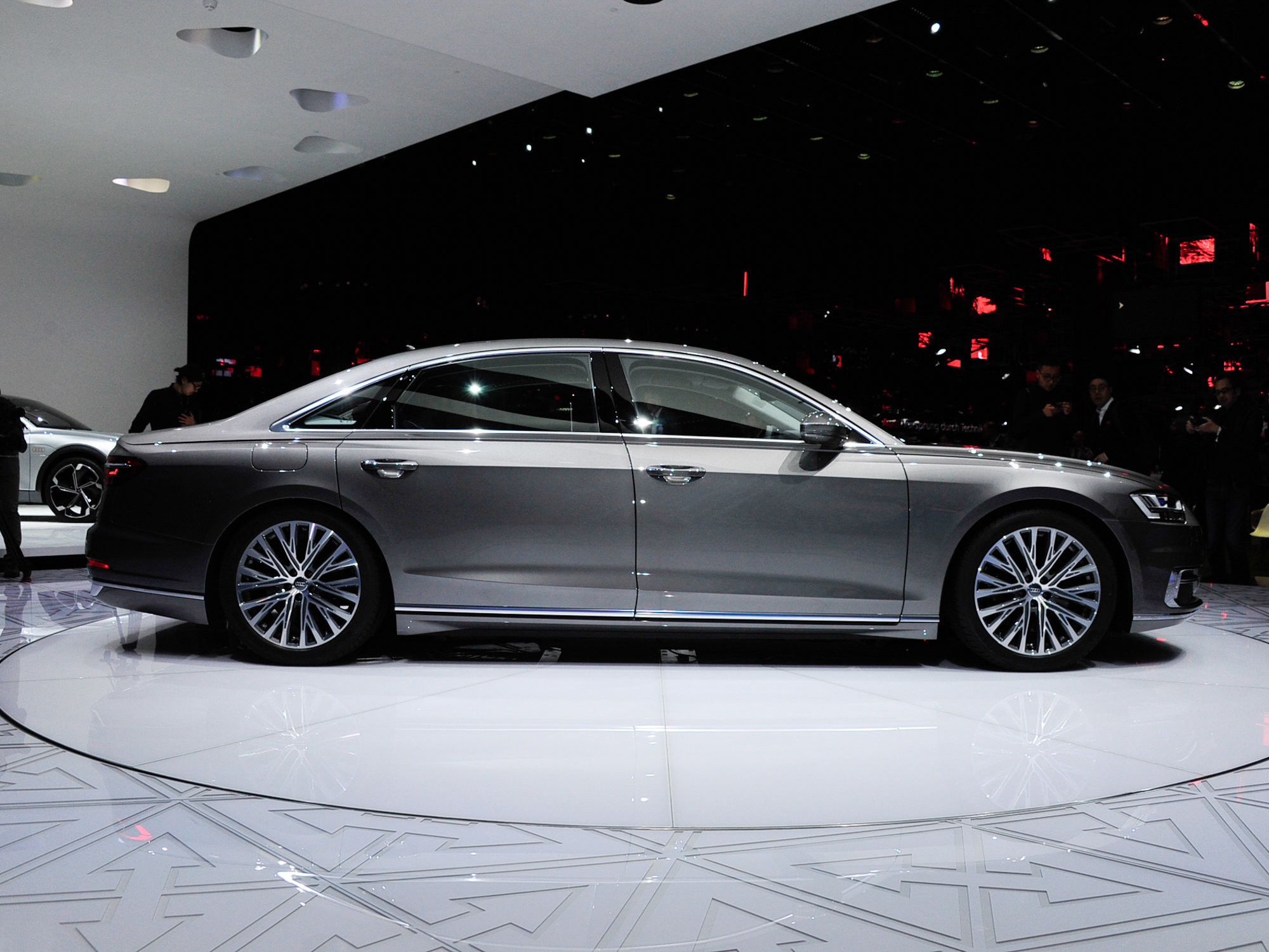 奥迪a82018款 自动基本型