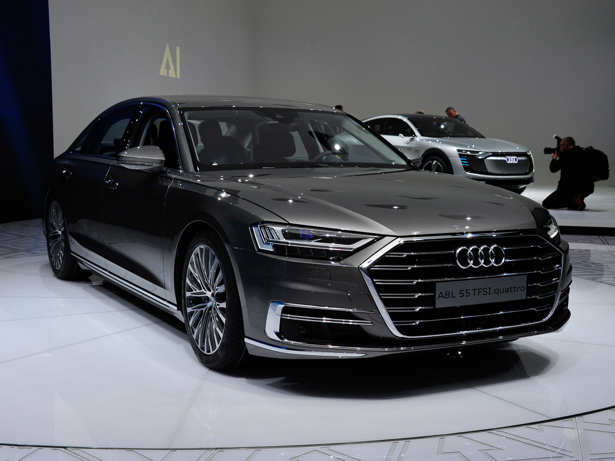 奥迪a82018款 自动基本型