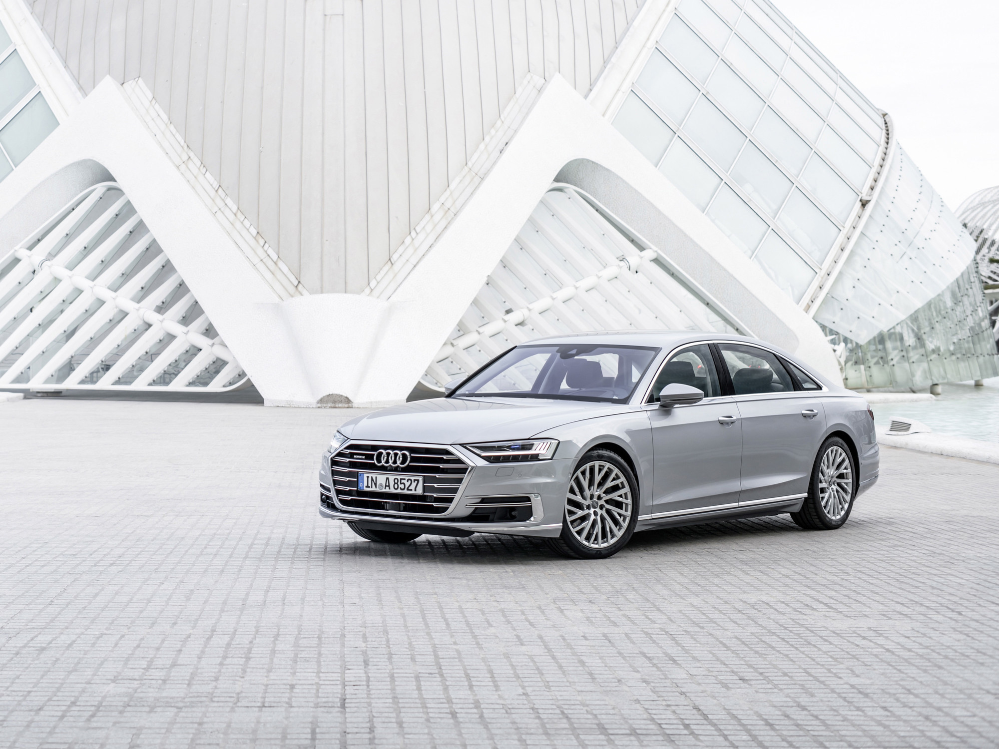 奥迪a82018款 自动基本型