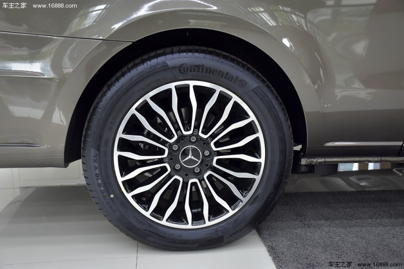 奔驰V级墨版2018款 V250 2.0T 汽油 Larga 5.37米