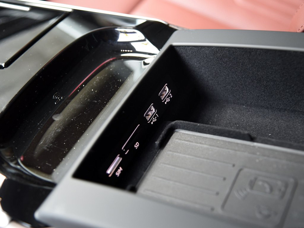 奥迪A82018款 A8L 55 TFSI quattro豪华型