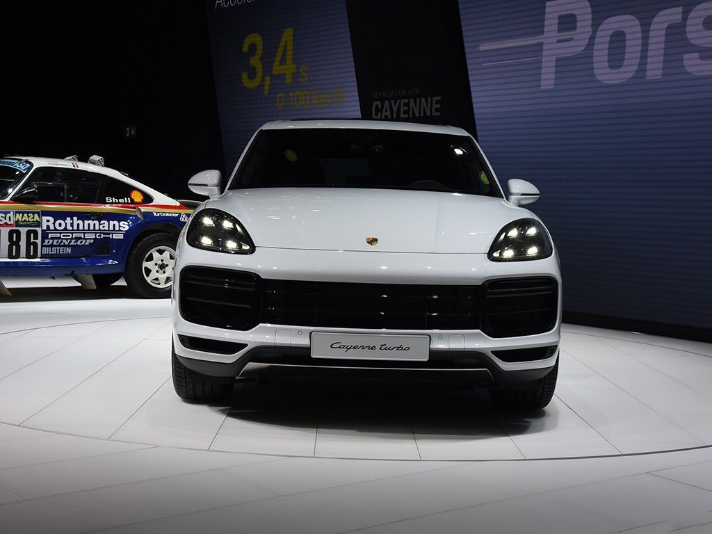 卡宴墨版2019款 3.0T  汽油 基本型