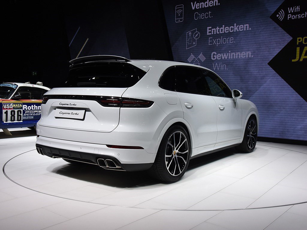 卡宴墨版2019款 3.0T  汽油 基本型
