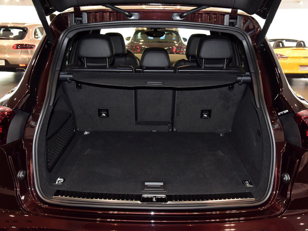 卡宴墨版2019款 3.0T  汽油 基本型