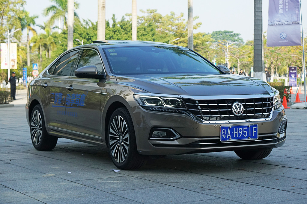 帕萨特2019款 380TSI 尊贵版