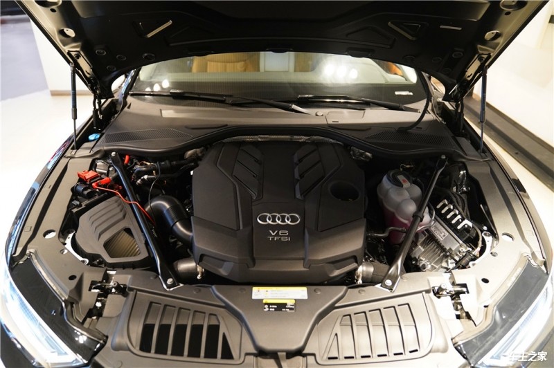 奥迪A82019款 A8L 55 TFSI quattro 尊贵型