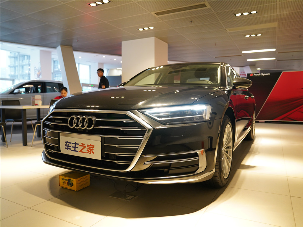 奥迪A82019款 A8L 55 TFSI quattro 尊贵型