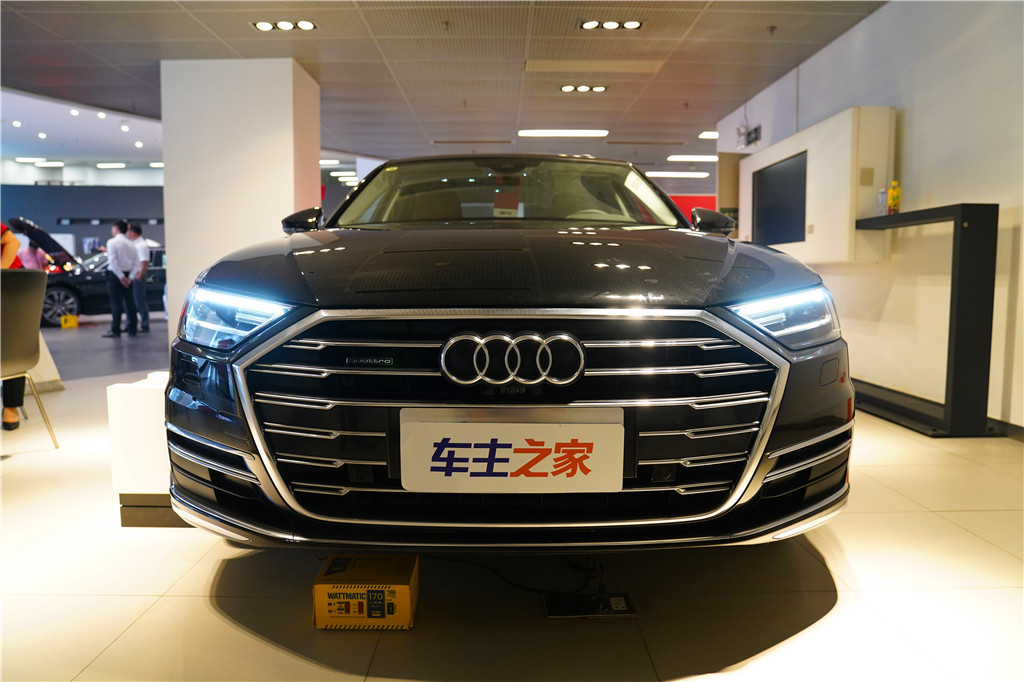 奥迪A82019款 A8L 55 TFSI quattro 尊贵型