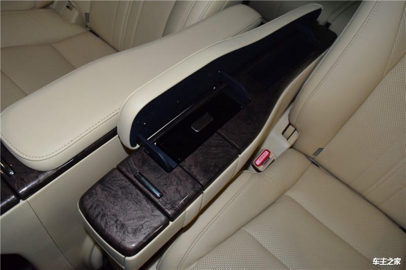 威尔法2019款 2.5L HV豪华版