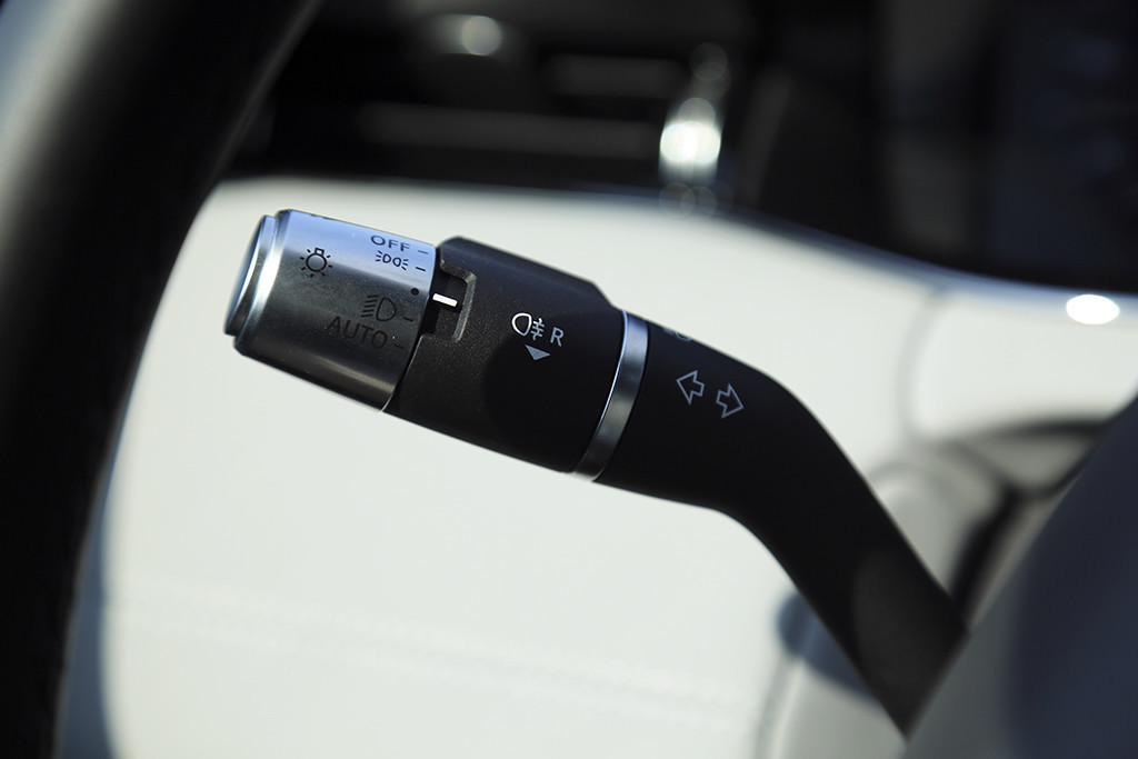 揽胜极光2020款 249PS R-DYNAMIC SE 运动科技版
