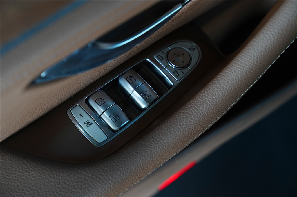 奔驰E级 2020款 E 350 L 运动型 4MATIC