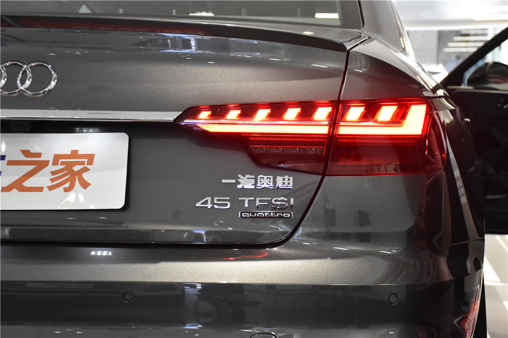 奥迪A4L 2020款 45 TFSI quattro 臻选动感型