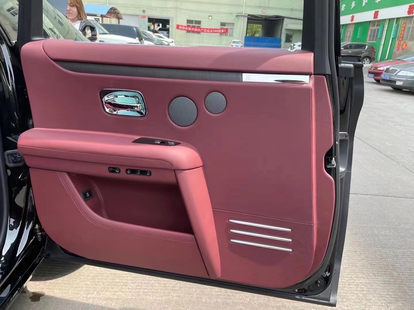 古思特 2021款 6.6T 长轴距