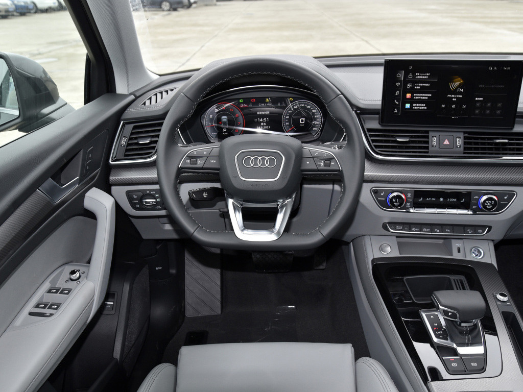 奥迪q5l内饰
