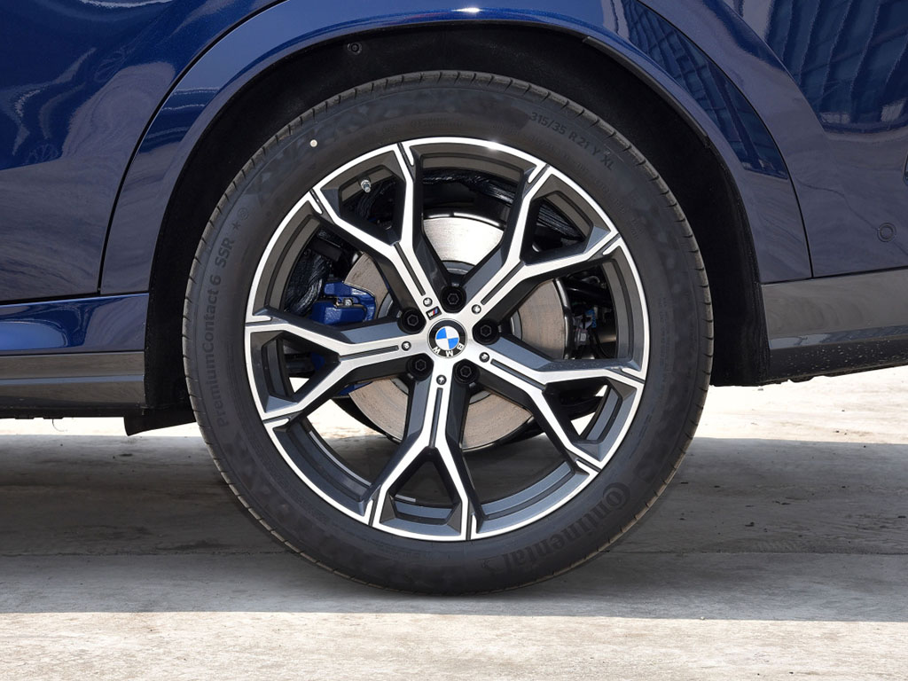 宝马X62022款 改款 xDrive40i 尊享型 M运动套装
