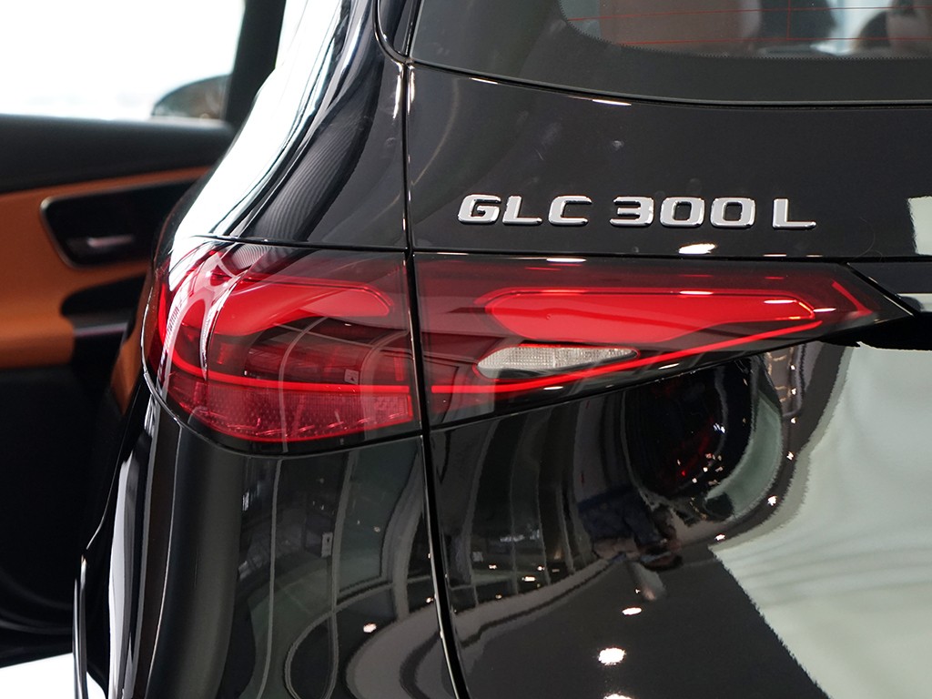 奔驰GLC 2023款 GLC 300 L 4MATIC 动感型 7座