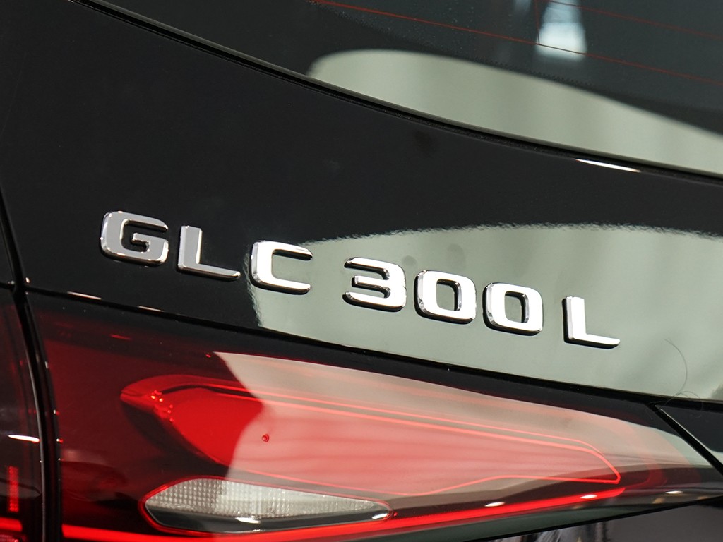 奔驰GLC 2023款 GLC 300 L 4MATIC 动感型 7座