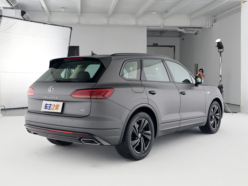 途锐 2023款 3.0TSI 锐享版 经典运动套装