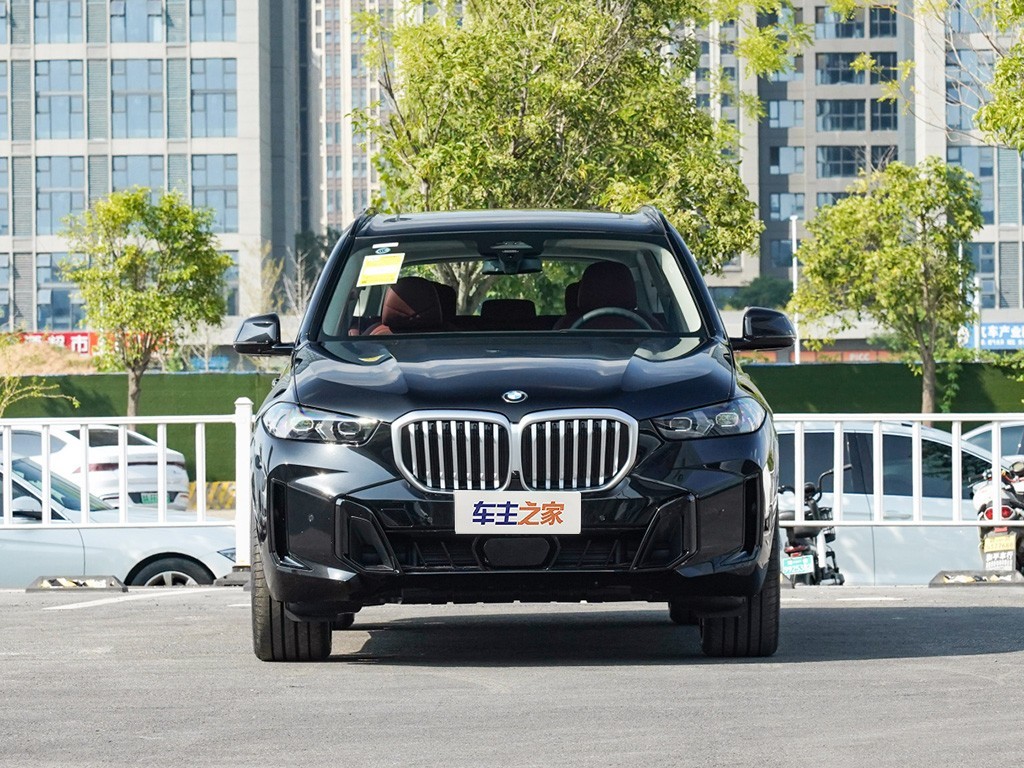 宝马X5 2023款 xDrive 30Li 尊享型M运动曜夜套装